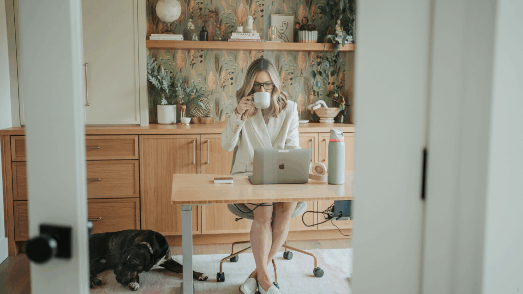 how to become a house manager